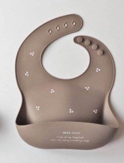 Trickholic Yếm Silicone Cherry nền Nâu