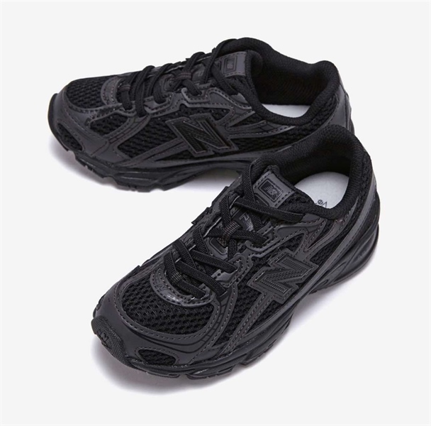 NewBalance Sneaker PZ740BO size 200