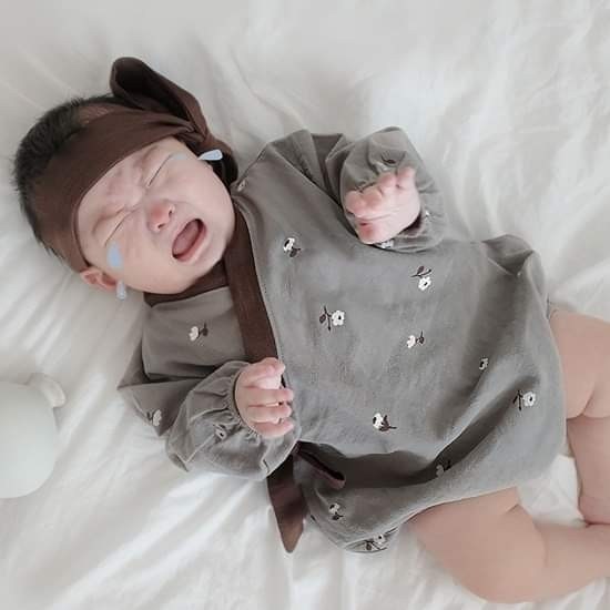 Áo viền nâu hoa nhí